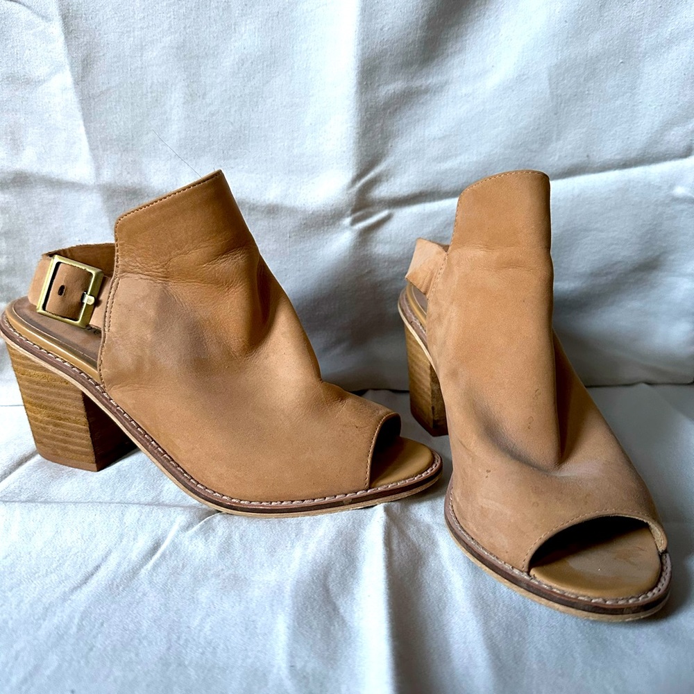 Chinese Laundry - suede booties 7.5